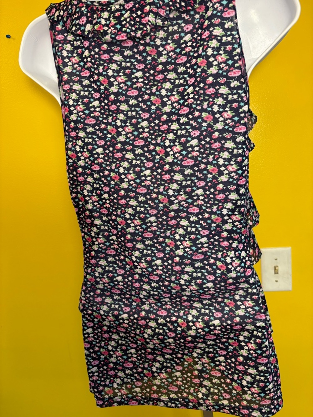 Express Floral Ruffle Tank Top - Picture 3 of 4
